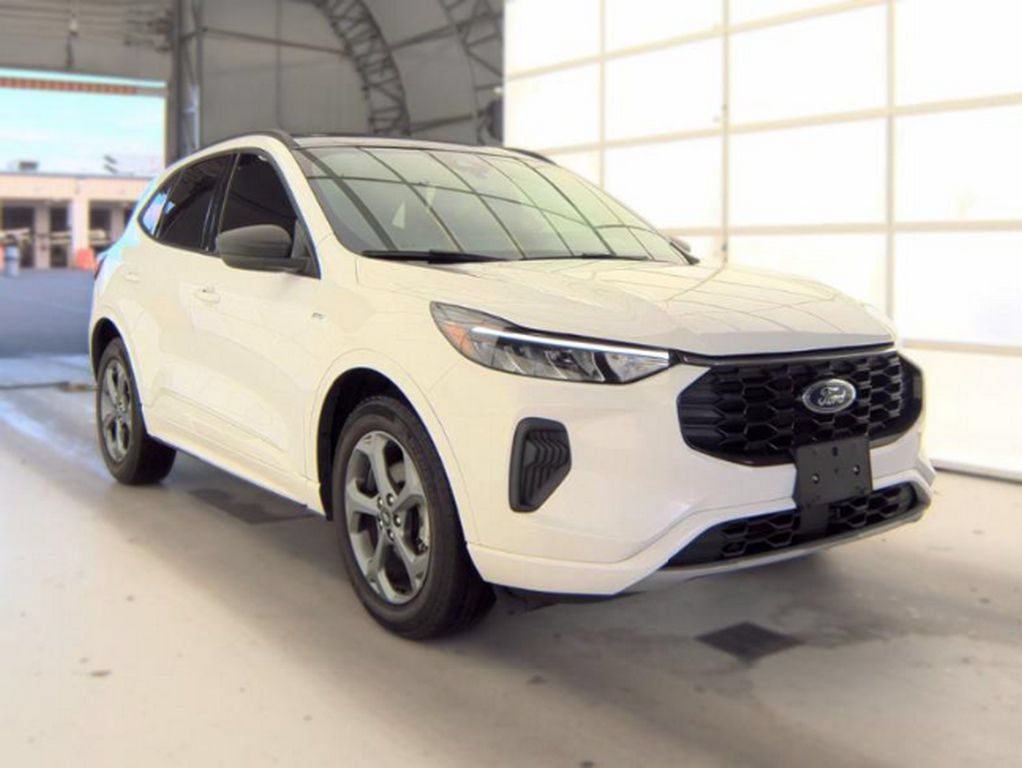 Used 2023 Ford Escape ST-Line w/ Tech Pack #1 AWD/4WD image 4