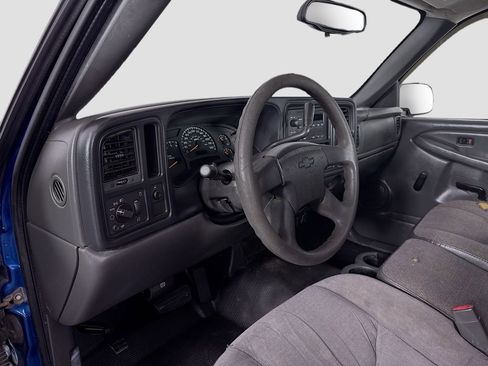 Used 2004 Chevrolet Silverado 1500 W/T RWD image 9