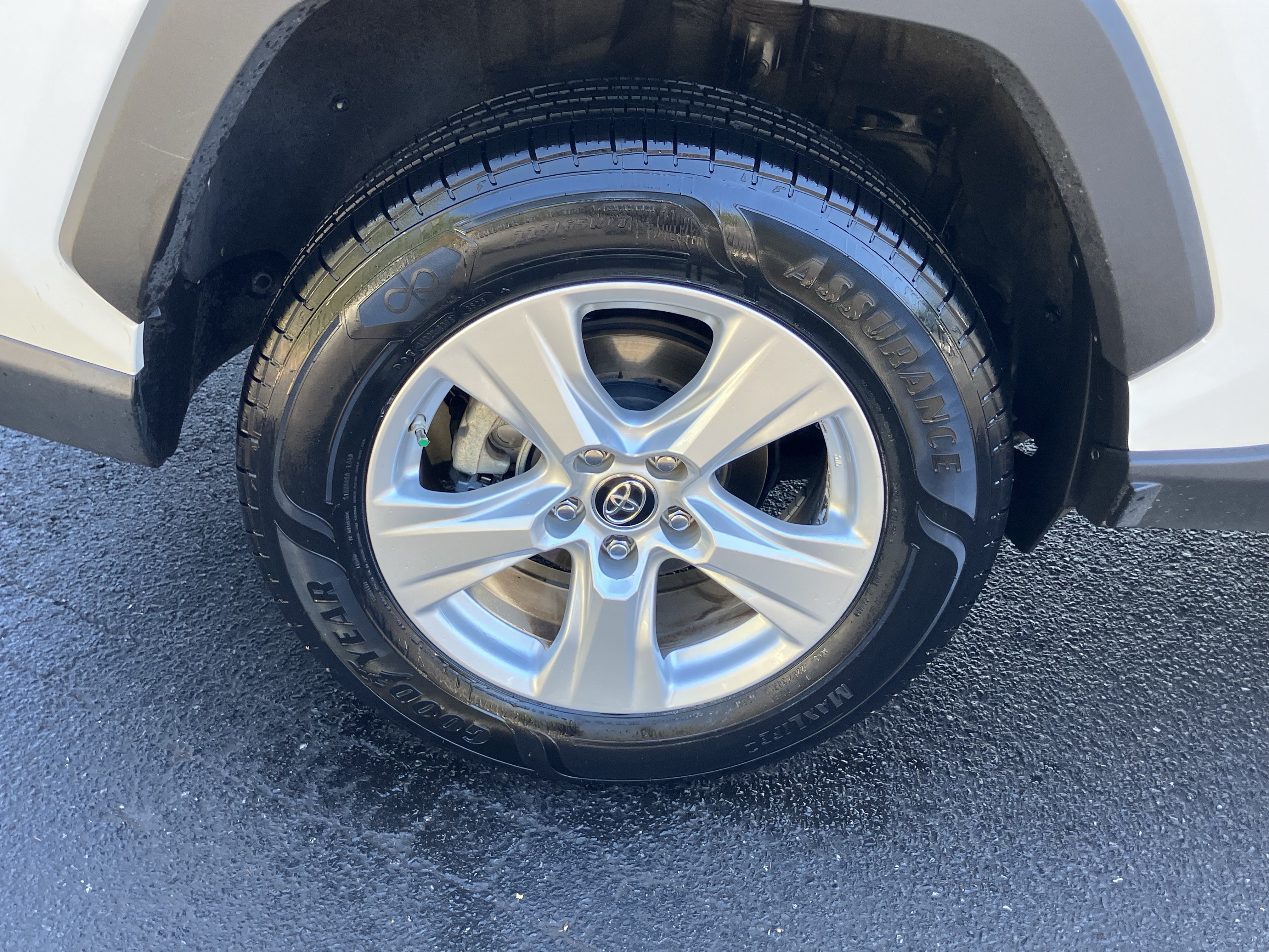 Used 2019 Toyota RAV4 XLE w/ Convenience Package FWD image 13