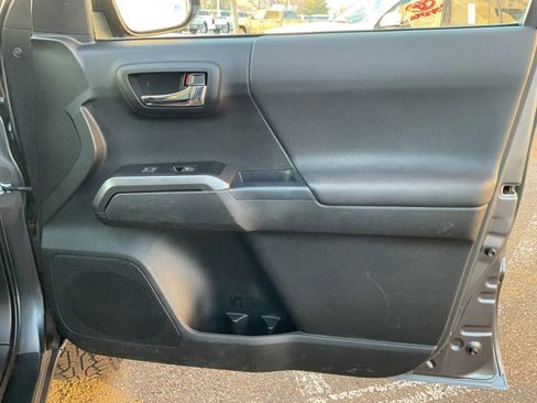 Used 2021 Toyota Tacoma TRD Sport image 12
