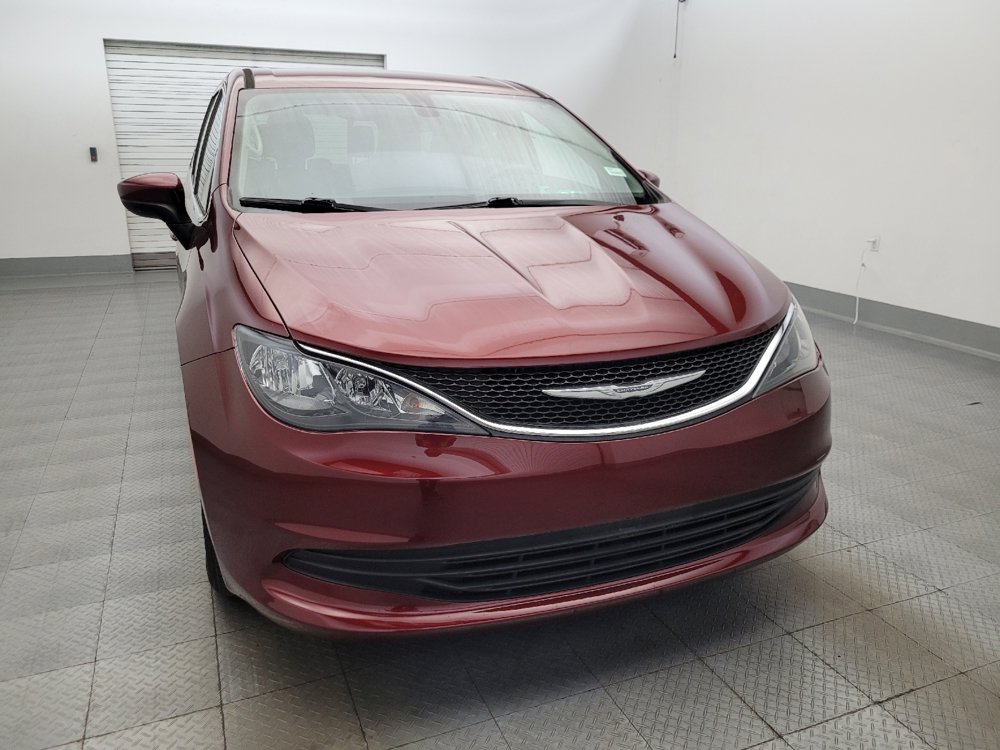 Used 2017 Chrysler Pacifica Touring FWD image 14