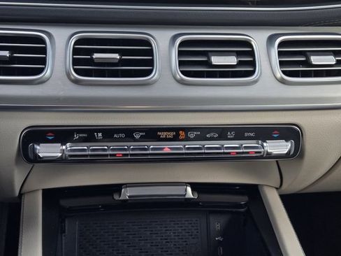 Used 2025 Mercedes-Benz GLS 450 4MATIC image 21