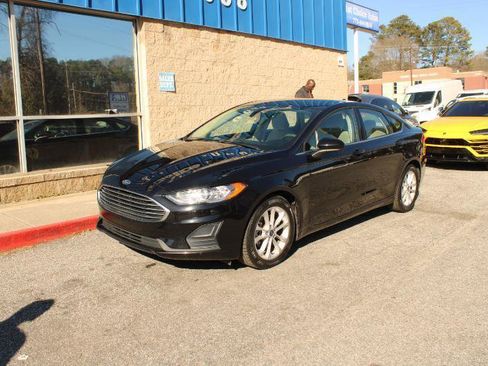 Used 2020 Ford Fusion SE image 3
