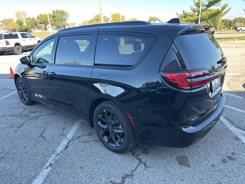 New 2026 Chrysler Pacifica Select image 21