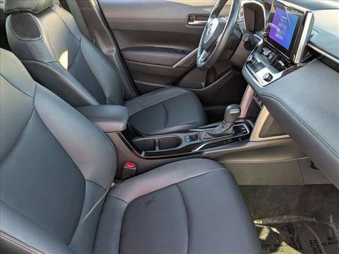Used 2023 Toyota Corolla Cross XLE image 19