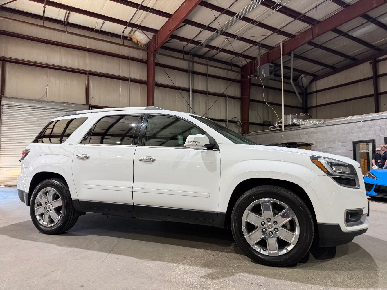 Used 2017 GMC Acadia Limited SLT FWD image 3