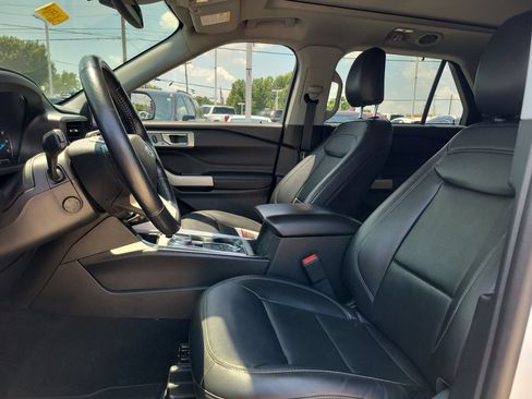 Used 2022 Ford Explorer Limited w/ Equipment Group 301A AWD/4WD image 18