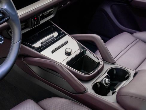 Certified 2024 Porsche Cayenne image 13