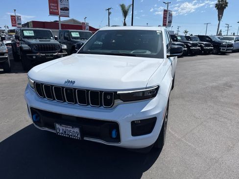Used 2023 Jeep Grand Cherokee Overland w/ Advanced Protech Group III AWD/4WD image 4