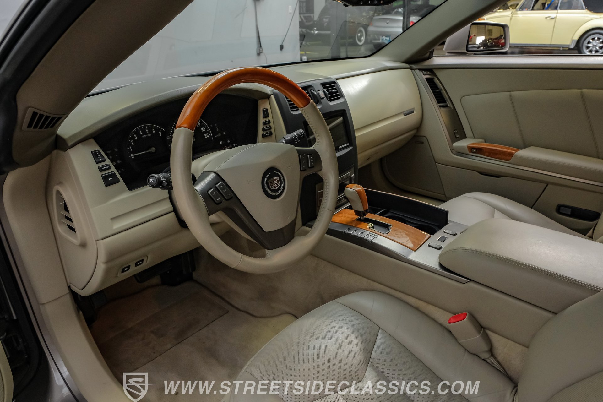 Used 2005 Cadillac XLR RWD image 4