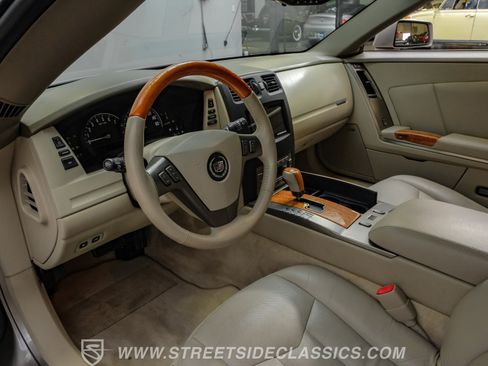 Used 2005 Cadillac XLR RWD image 4