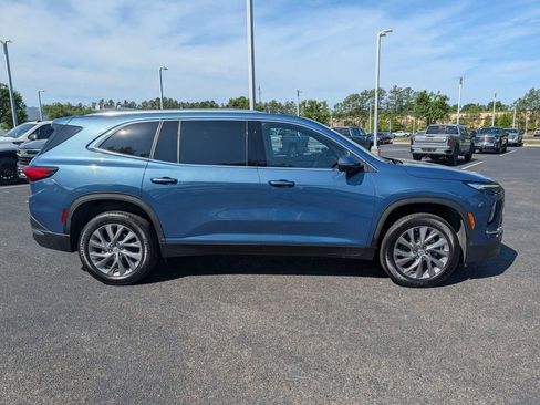 Used 2025 Buick Enclave Preferred FWD image 9