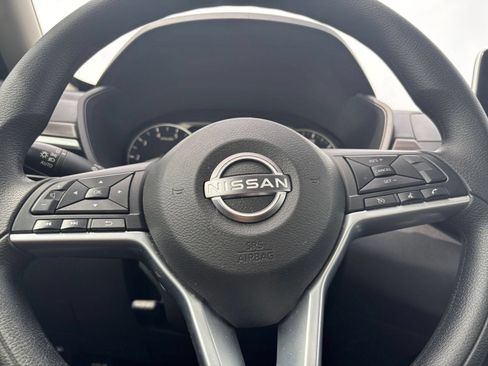 Used 2025 Nissan Altima 2.5 SV FWD image 28