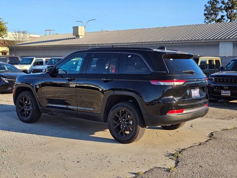 New 2026 Jeep Grand Cherokee Altitude image 5