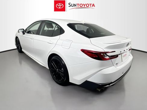 Used 2025 Toyota Camry SE image 6