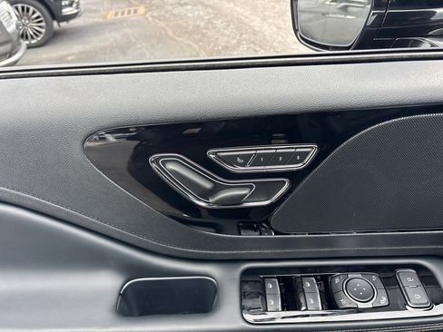 New 2026 Lincoln Aviator AWD image 12