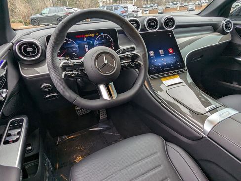 Used 2025 Mercedes-Benz GLC 300 image 28