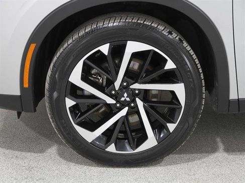 Used 2023 Mitsubishi Outlander SE image 22