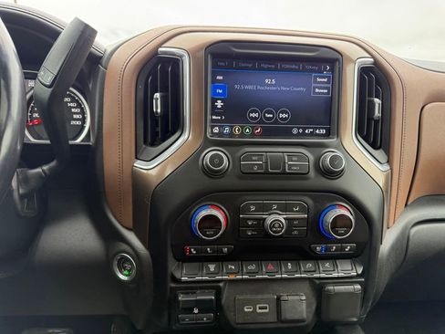 Used 2022 Chevrolet Silverado 2500 High Country image 11