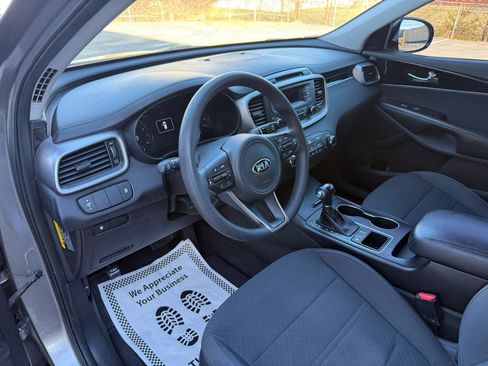 Used 2017 Kia Sorento L image 18