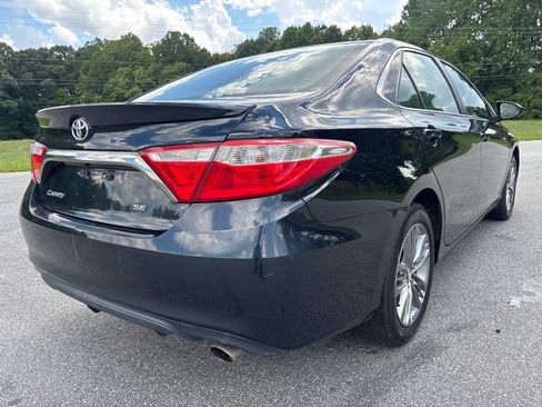 Used 2017 Toyota Camry SE FWD image 5