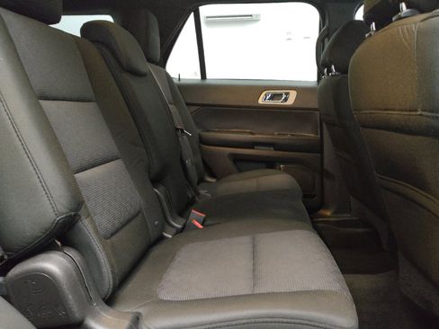 Used 2015 Ford Explorer XLT FWD image 19