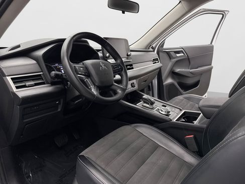 Used 2024 Mitsubishi Outlander SE AWD/4WD image 12