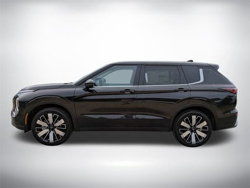 New 2026 Mitsubishi Outlander SE image 7
