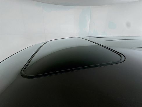 Used 2012 Honda Odyssey Touring Elite image 19