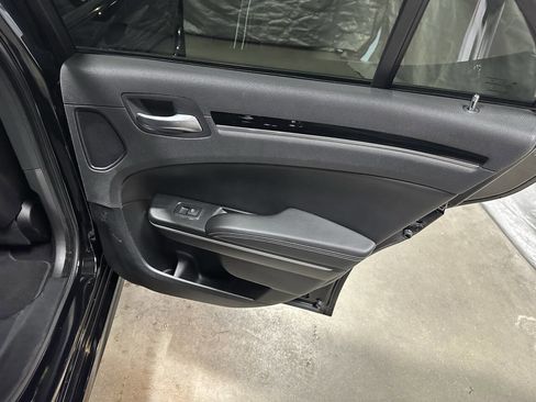 Used 2023 Chrysler 300 S w/ Comfort Group RWD image 9