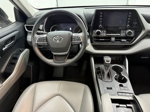 Used 2022 Toyota Highlander XLE image 31