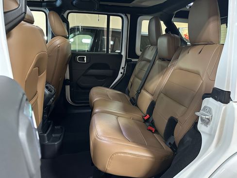 Used 2021 Jeep Wrangler Unlimited Sahara w/ Uconnect 4C Nav & Sound Group image 17