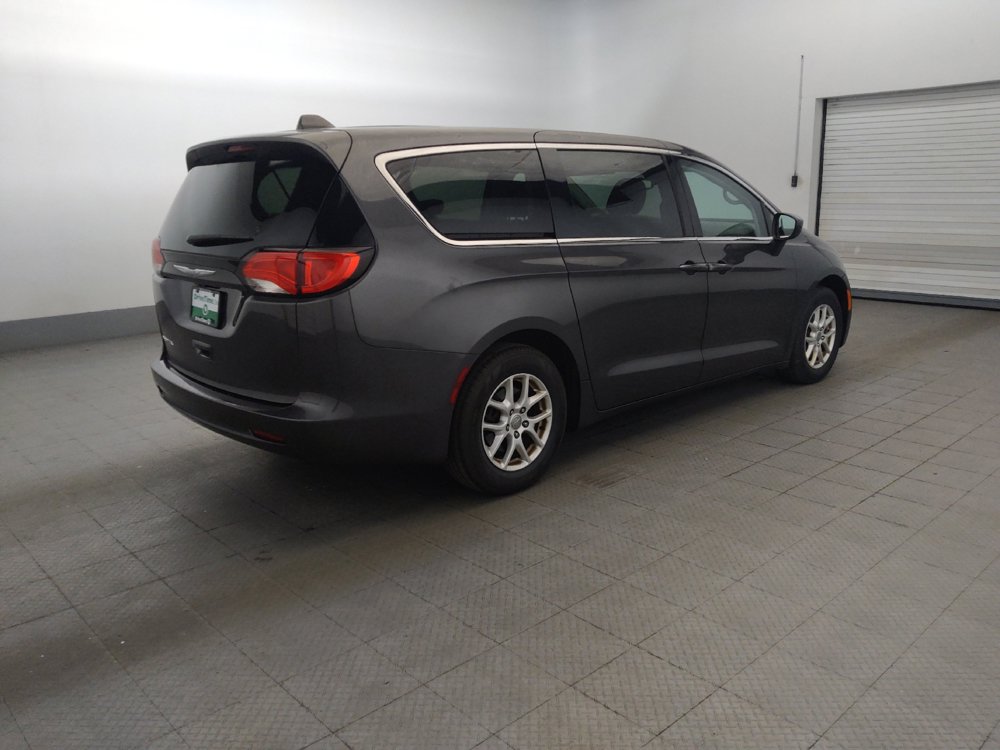 Used 2017 Chrysler Pacifica Touring FWD image 10