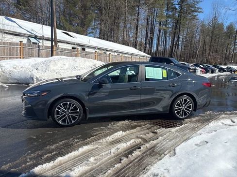 Used 2025 Toyota Camry XLE w/ Premium Plus Package image 4