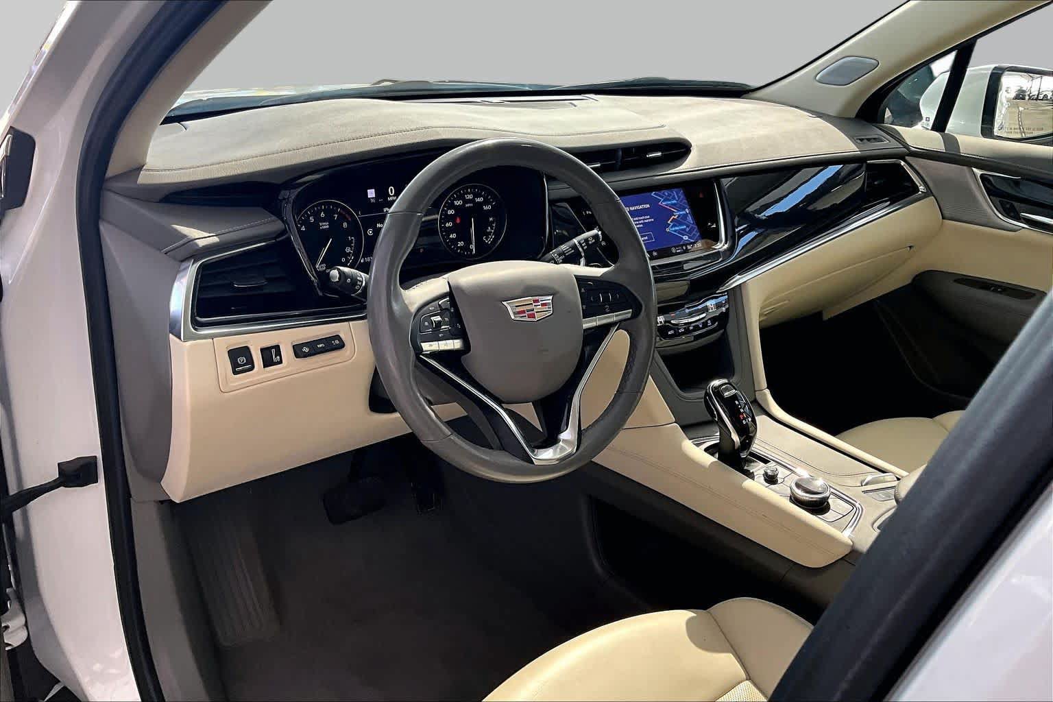 Used 2022 Cadillac XT6 Premium Luxury w/ Technology Package FWD image 16