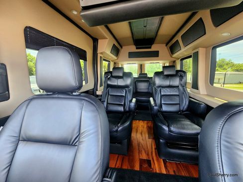 Used 2022 Ford Transit 250 Medium Roof w/ Upfitter Package RWD image 3