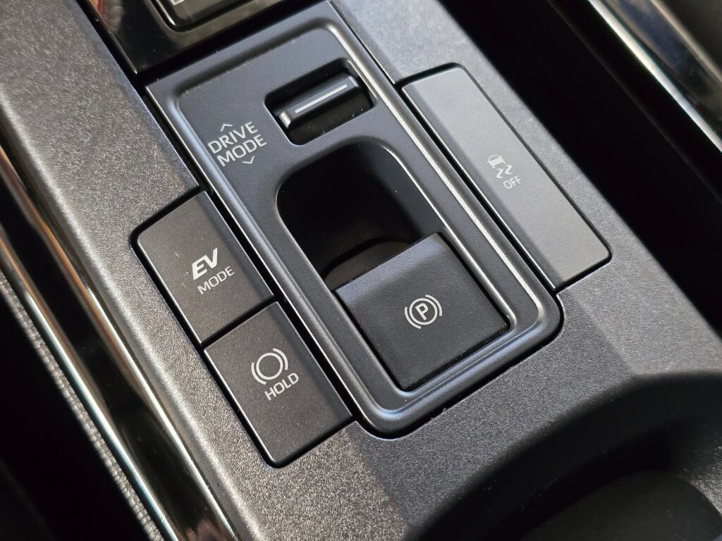 Used 2024 Toyota Prius XLE FWD image 28