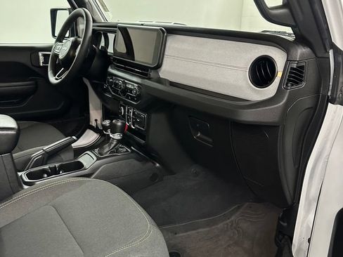 Used 2024 Jeep Wrangler Unlimited w/ Convenience Group AWD/4WD image 33