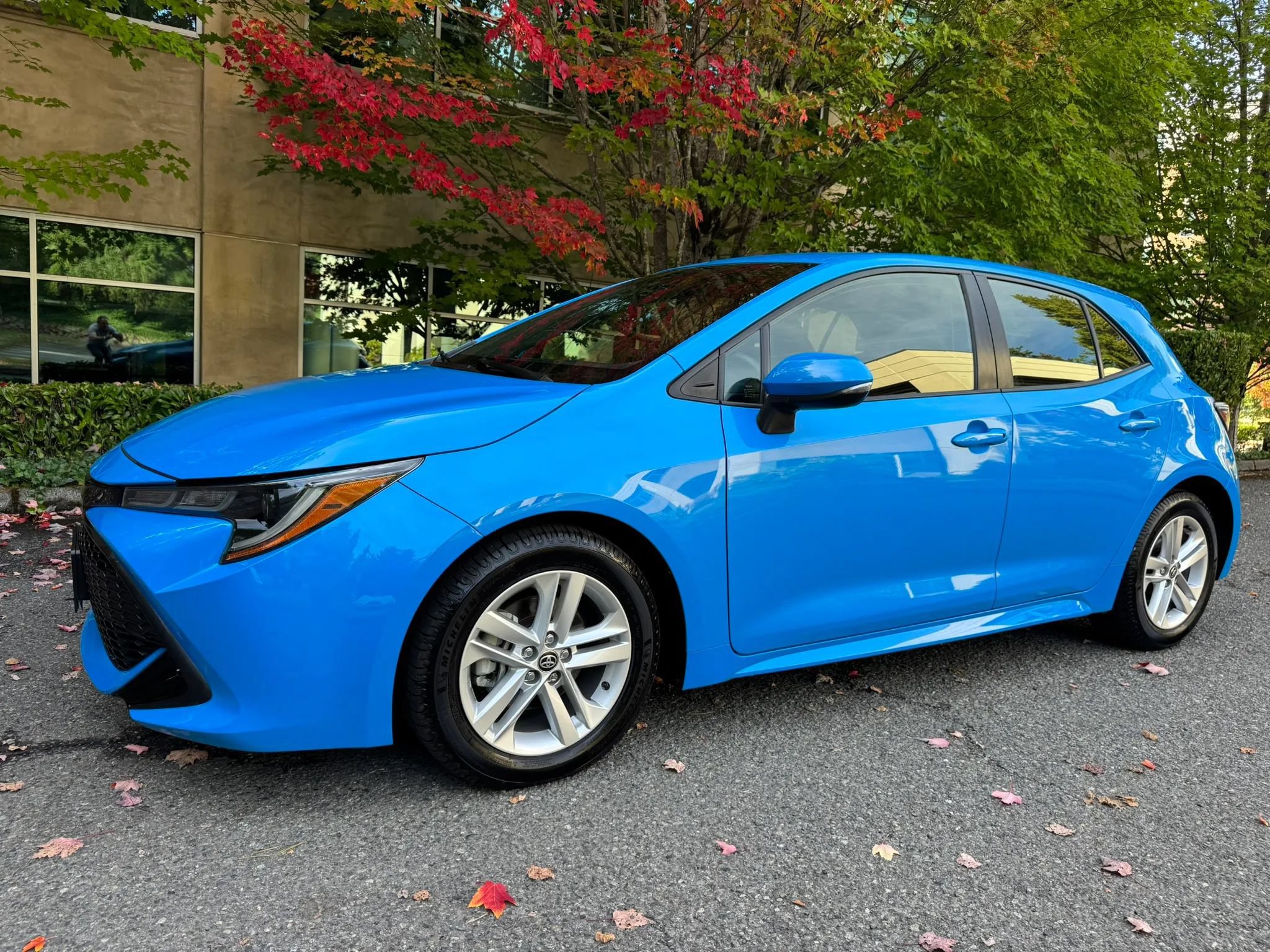 Used 2019 Toyota Corolla SE w/ SE Option Package FWD image 5