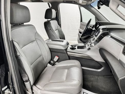 Used 2017 Chevrolet Suburban LT image 11