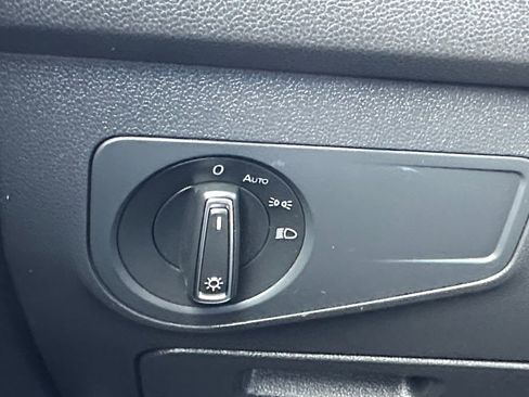 Used 2019 Volkswagen Tiguan SEL image 18