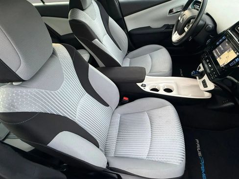 Used 2017 Toyota Prius Prime Advanced FWD image 17