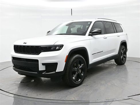 Used 2023 Jeep Grand Cherokee L Laredo image 3