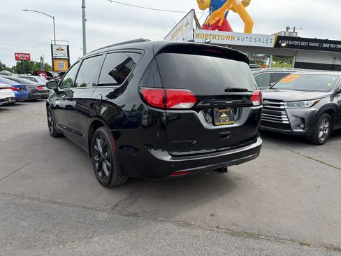 Used 2019 Chrysler Pacifica Touring-L Plus FWD image 5