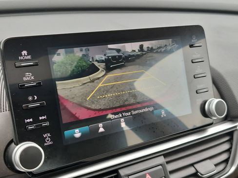 Used 2018 Honda Accord Touring image 31