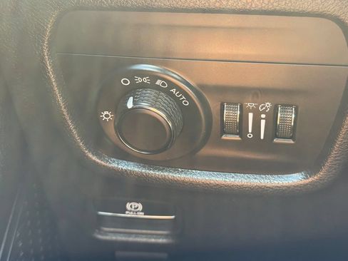 Used 2023 Jeep Grand Cherokee Altitude AWD/4WD image 19