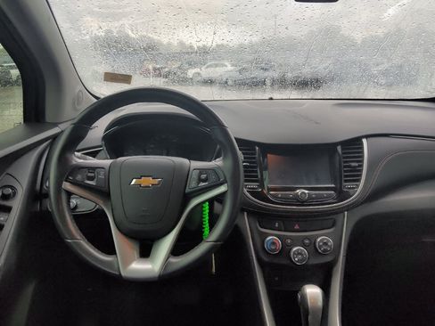 Used 2017 Chevrolet Trax LT w/ LT Convenience Package FWD image 22