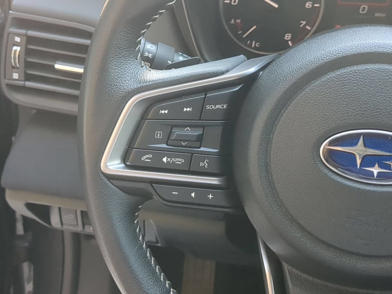 Certified 2025 Subaru Outback Premium AWD/4WD image 16