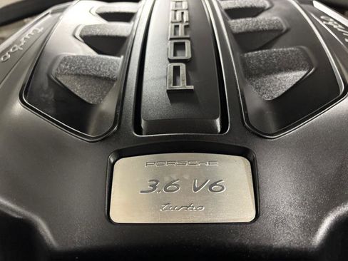 Used 2018 Porsche Macan Turbo image 7