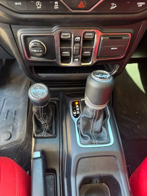 Used 2020 Jeep Wrangler Unlimited Sahara w/ Uconnect 4C Nav & Sound Group AWD/4WD image 19